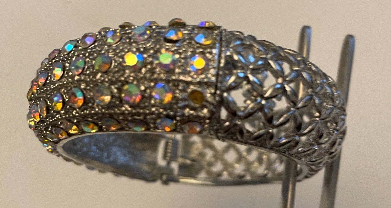 Bracciali & Braccialetti: Bracelet cristal très festif – Usato da Sugnens venduto da 555madison 1