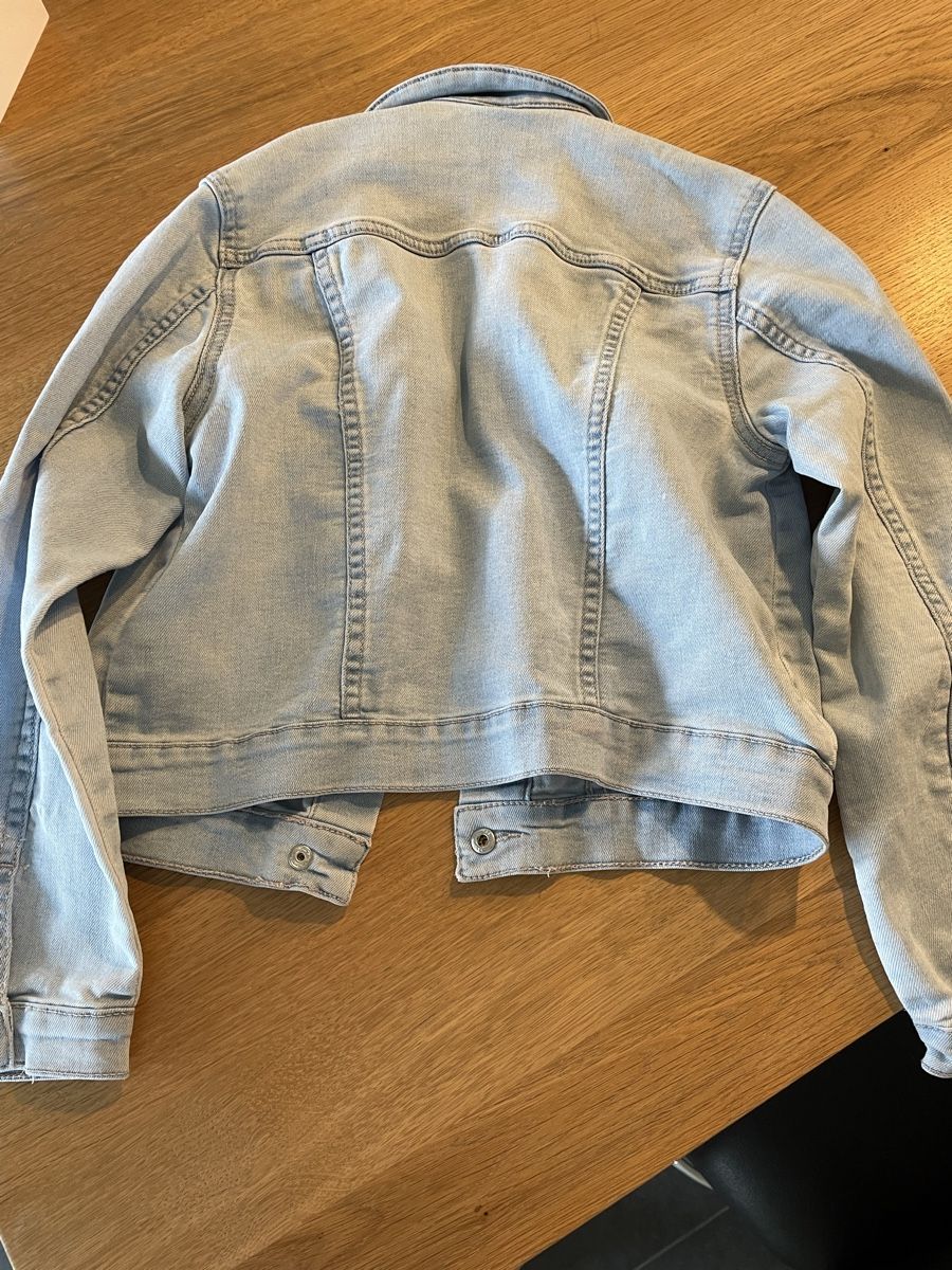 H&M Jacken & Mäntel: Jeansjacke mädchen – Gebraucht aus Balgach von sei_s6d7 1