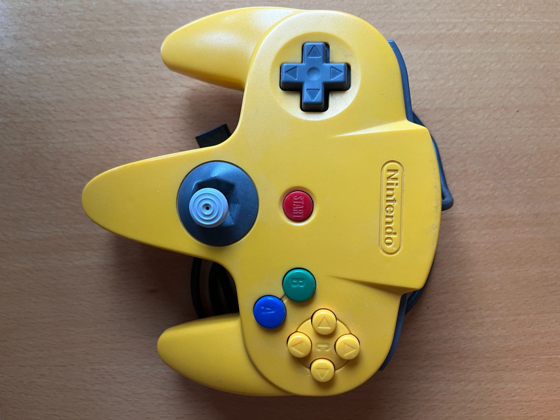 Nintendo Controller: Nintendo 64 Controller - Banane Gelb - Joystick ausgeleiert – Usato da Abtwil SG venduto da VincentVegas1