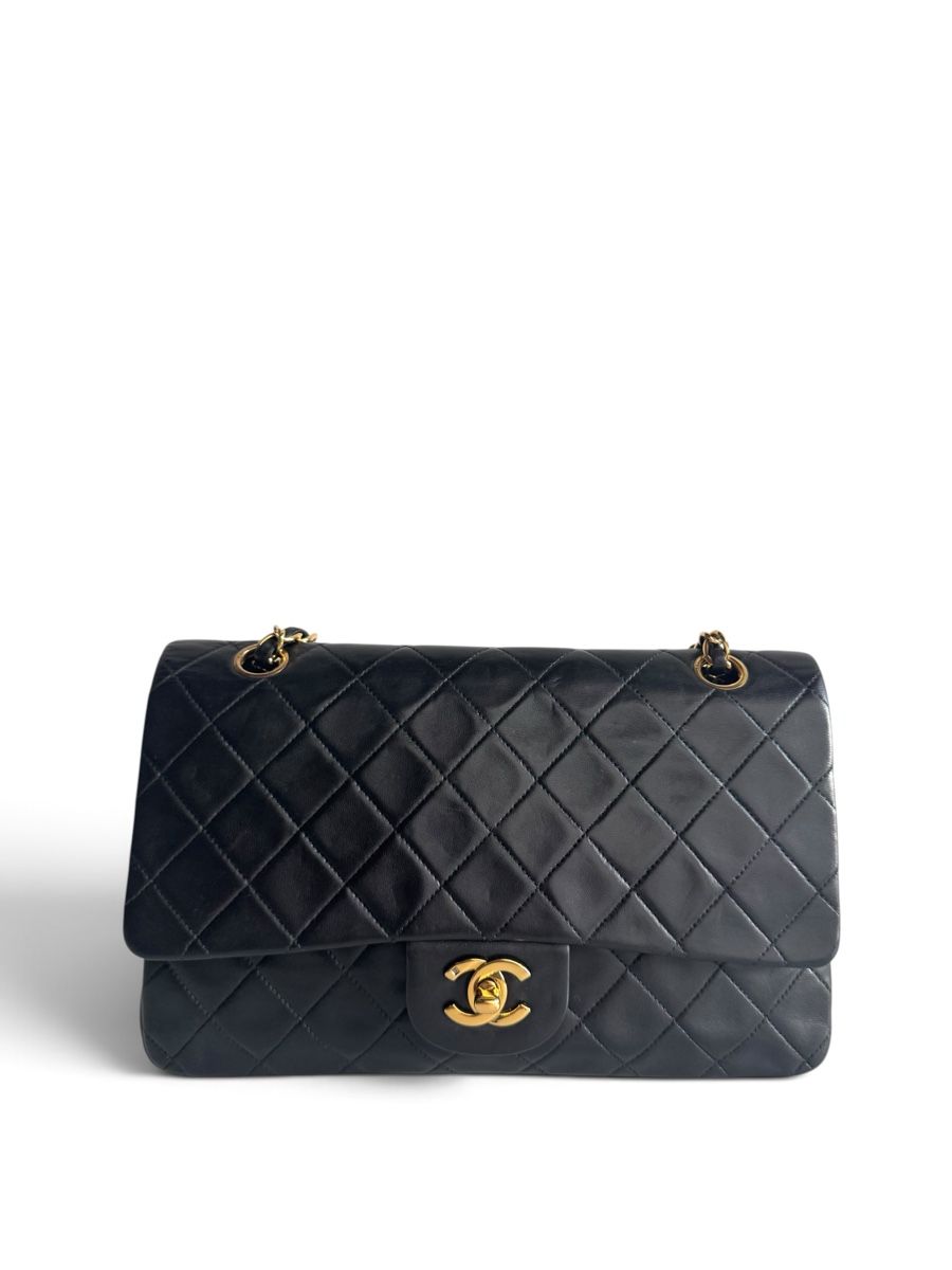 Chanel Taschen für Damen: CHANEL Lambskin Quilted Medium Double Flap Tasche – Gebraucht aus Kriens von hannaandkiko
