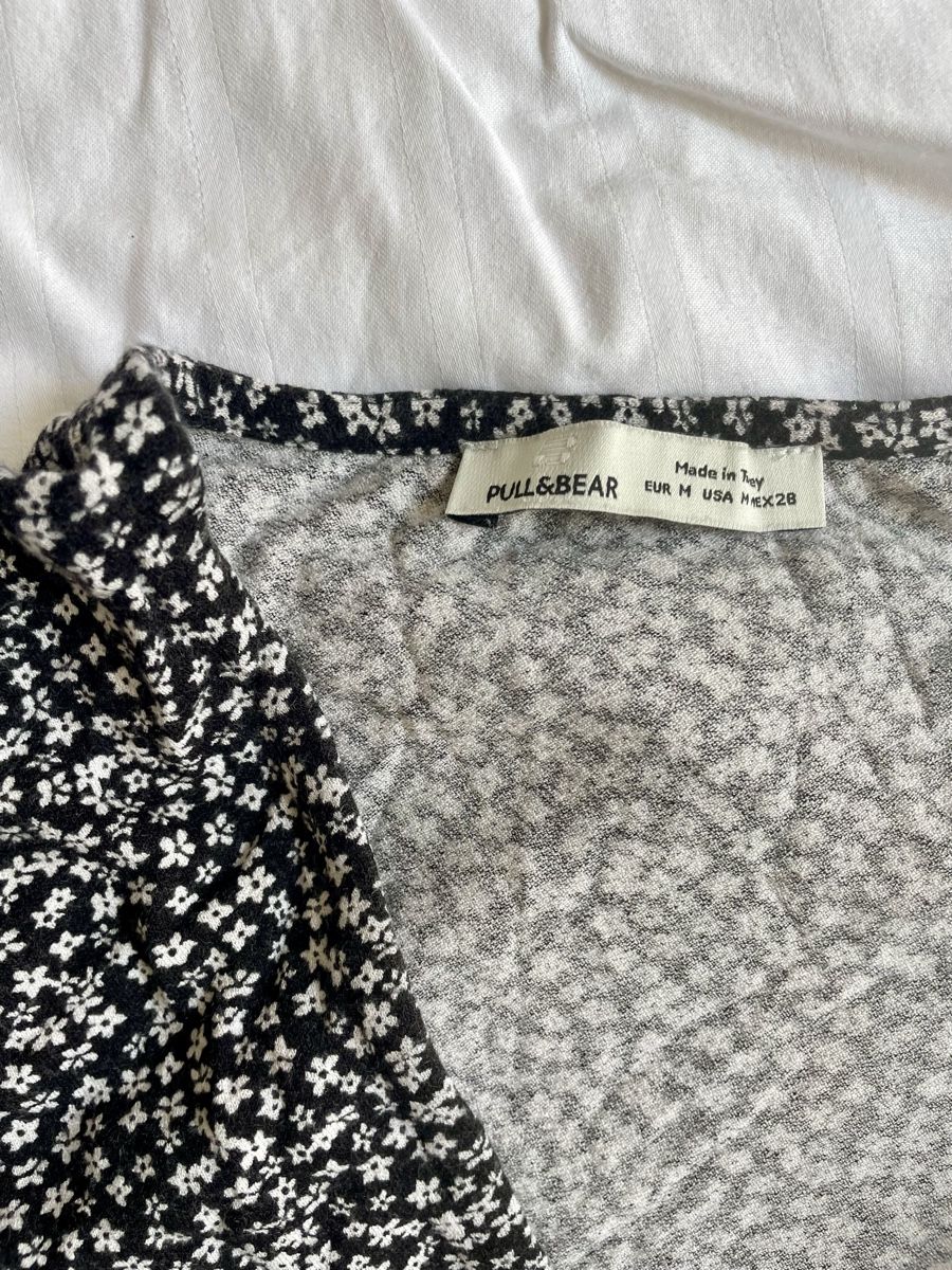 Pull&Bear Vestiti: Kleid Blumenmuster dunkelblau/weiss Grösse M, pull&bear – Usato da Zürich venduto da Carlajimena 2