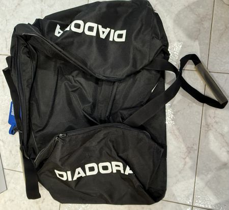 Sac de sport Diadora noir - grand volume.