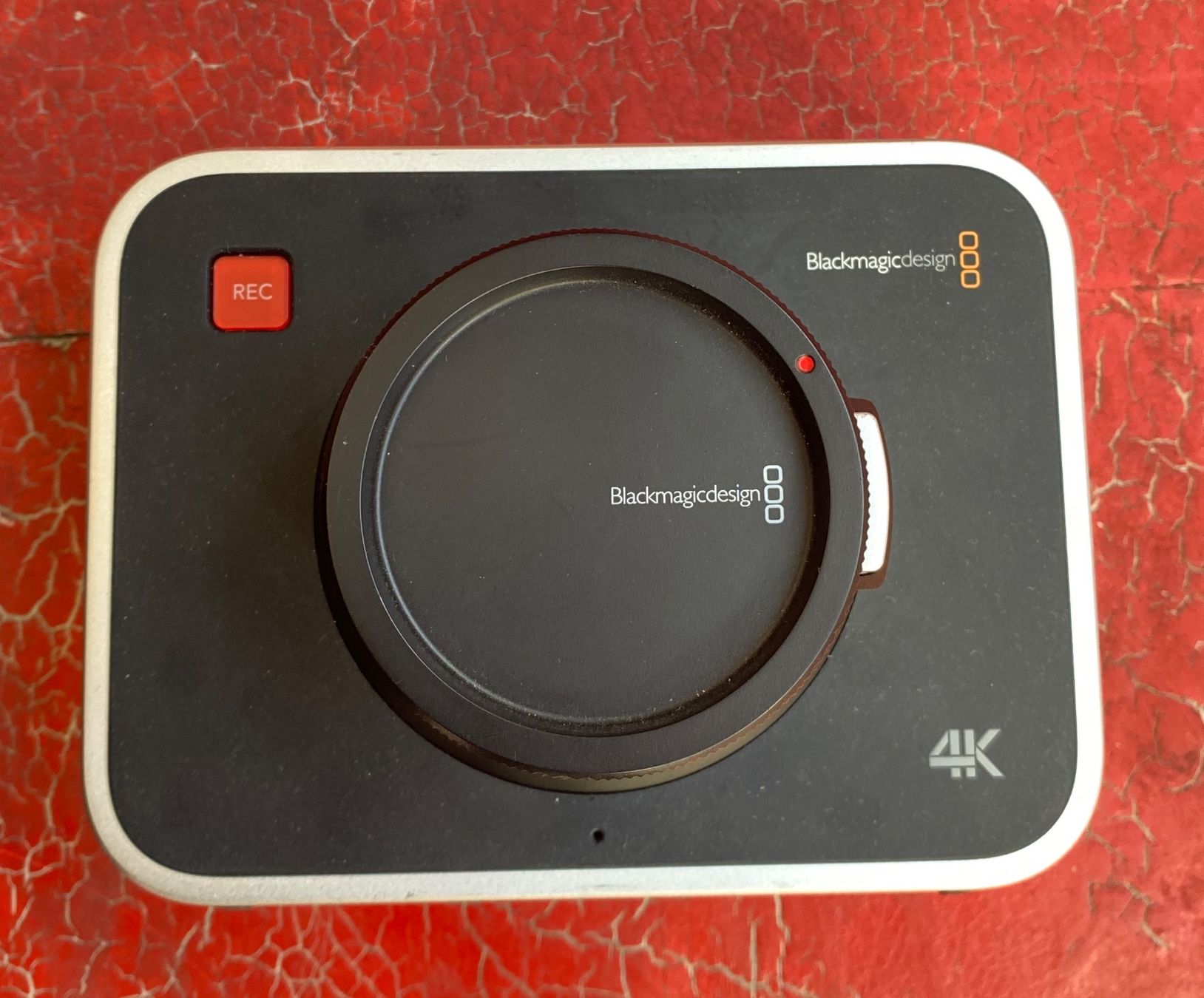 Blackmagic Videocamere: Blackmagic Production Camera 4K +Volta Gold Mount Battery – Usato da Basel venduto da Ostschweiz06