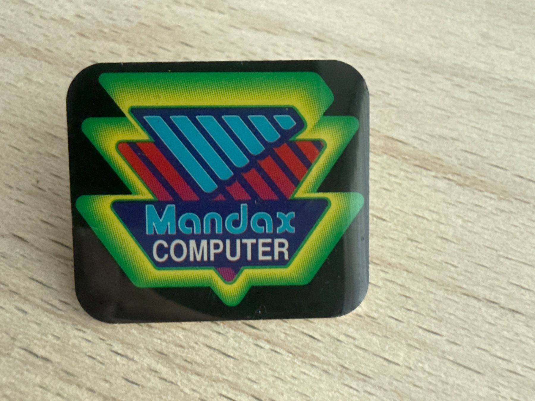 Placchette & Badge: Pin  Mandax Computer – Usato da Glattbrugg venduto da Schweigmatt