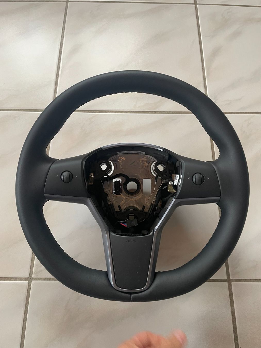 Tesla Tutti pezzi di ricambio auto: NEU Leder lenkrad TESLA 3 / Y – Nuovo (secondo la descrizione) da Auw venduto da Neo_z2rq