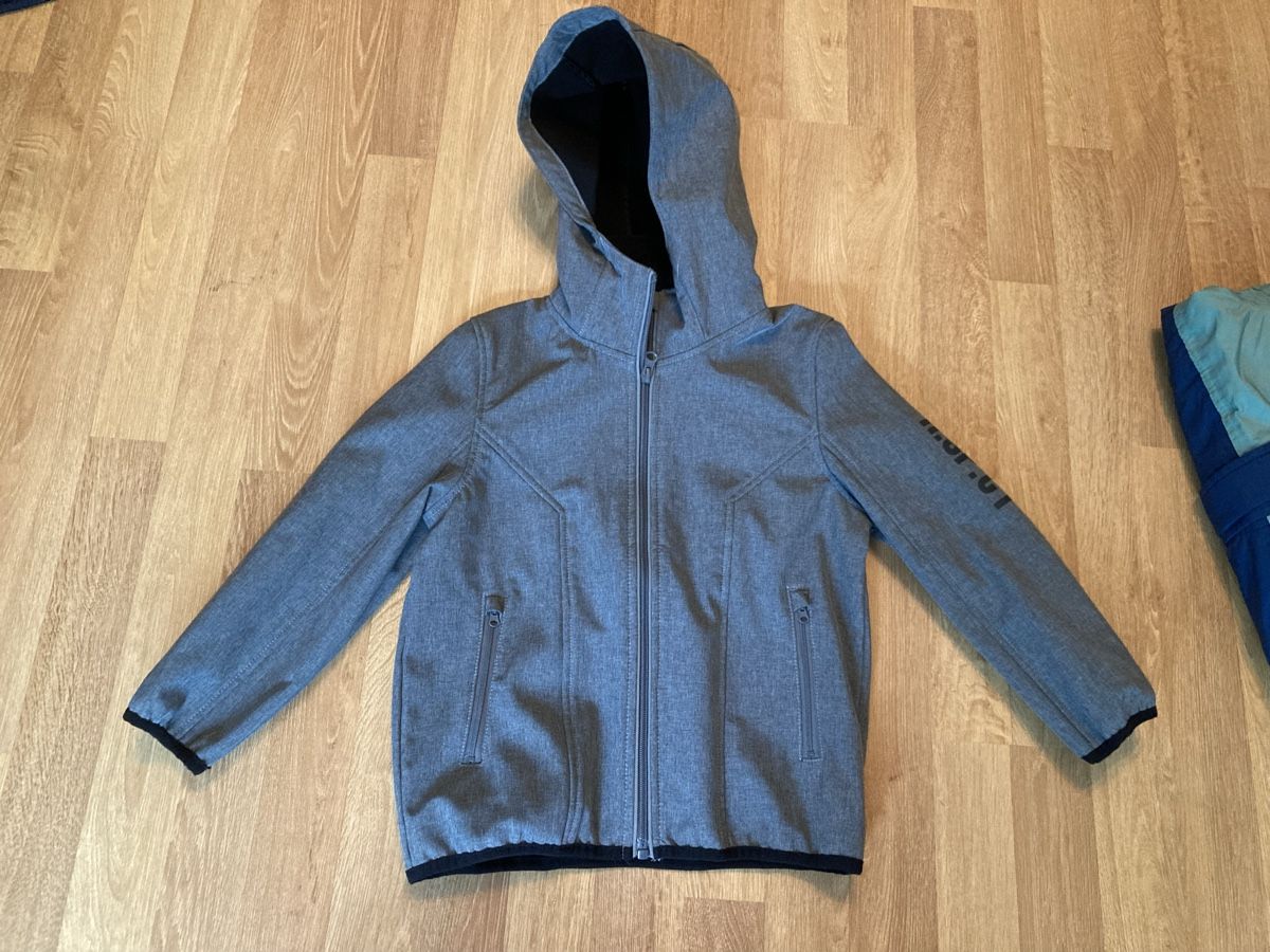 Giacche & Cappotti: Kinder Softshelljacke Gr. 116/122 – Usato da Emmenbrücke venduto da JJ_89
