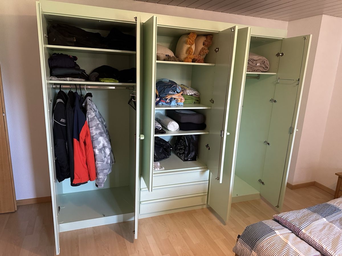Armadi: Stabiler Holz Kleiderschrank mintgrün – Usato da Rafz venduto da Dilifledermaus 1