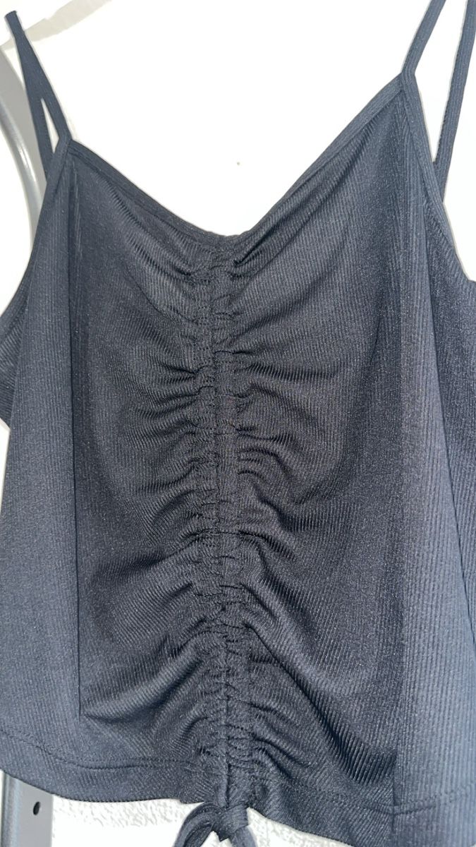 Top: crop top schwarz – Nuovo (secondo la descrizione) da Oftringen venduto da tola19 1