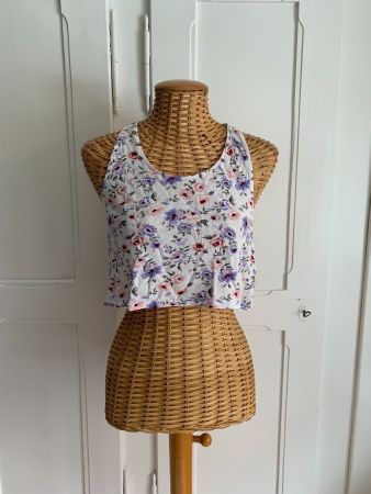 Cropped Top weiss geblümt - XS