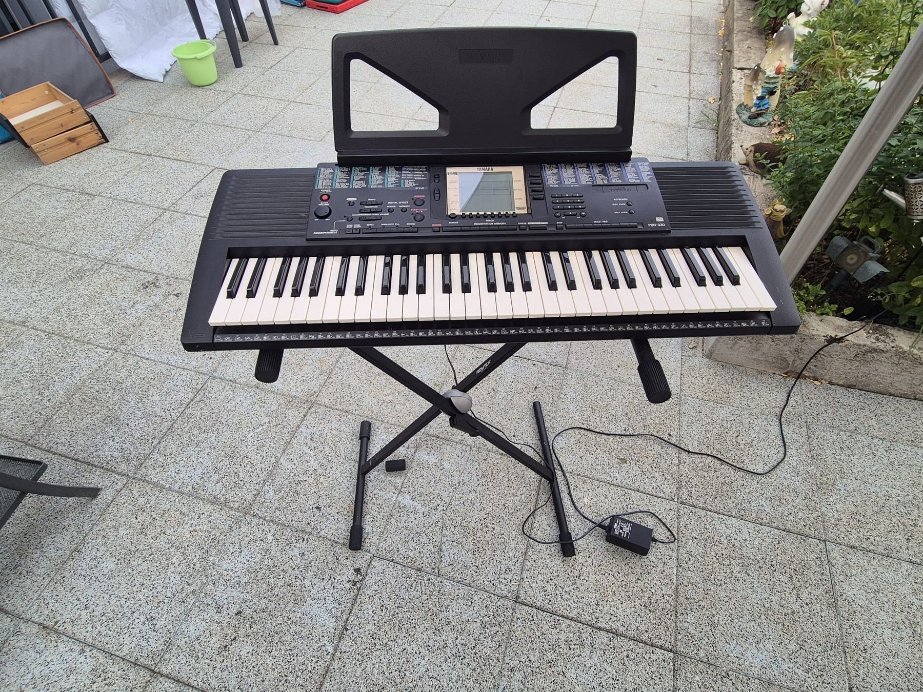 Yamaha Strumenti musicali: Clavier Yamaha avec stand et alimentation – Usato da Delémont venduto da isa_z6dl 1