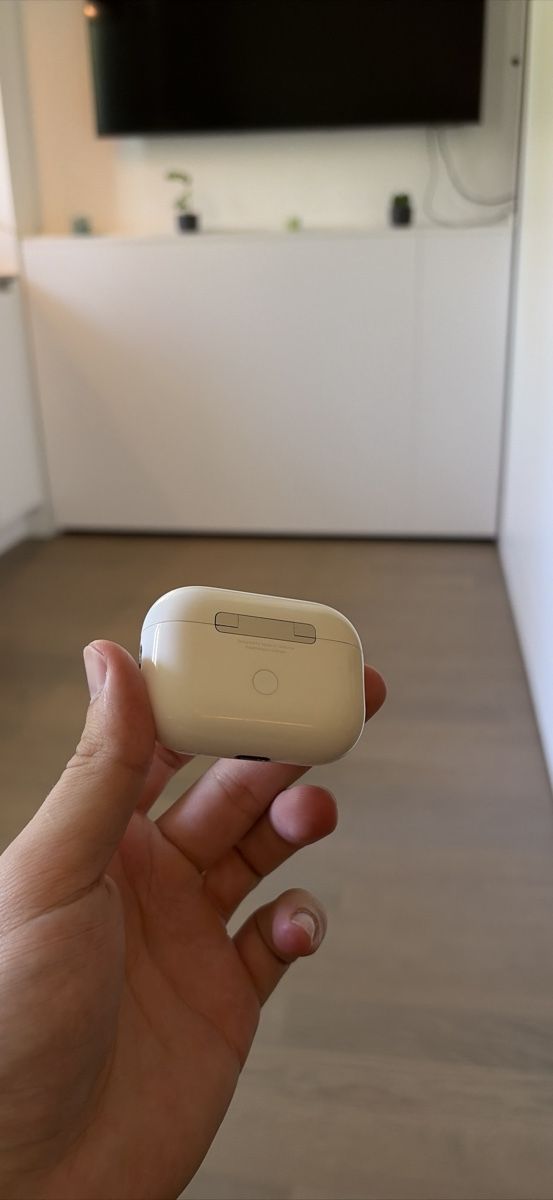 Apple Cuffie: AirPods Pro 2nd Gen LadeCase USB-C – Nuovo (secondo la descrizione) da Schlieren venduto da labc86 2