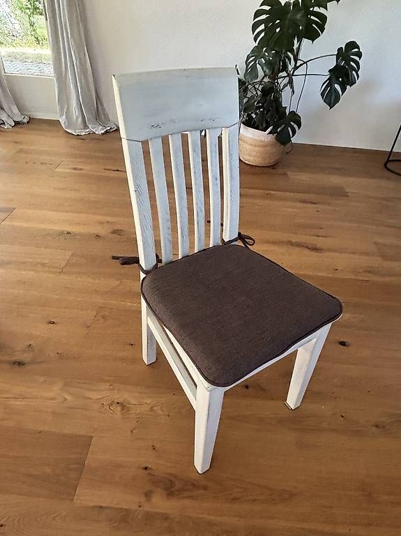 Set de table et chaises: Rustikaler Esstisch mit 4 Stühlen im Landhausstil – D'occasion à Jegenstorf par Schwed03 2