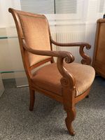 Antiker Stuhl, restauriert, Nussbaumholz, Biedermeier