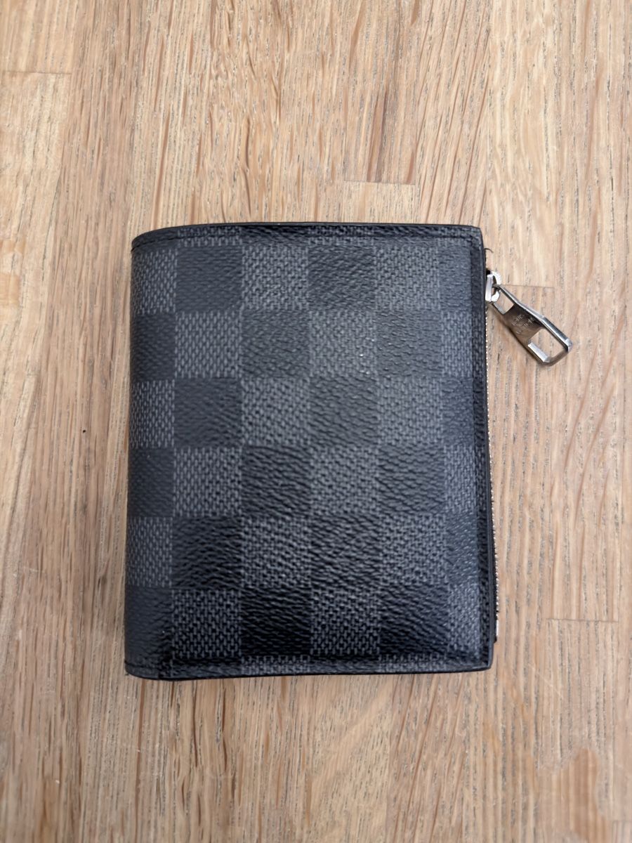 Louis Vuitton Portefeuilles: Louis Vuitton Wallet Damier Graphite – D'occasion à Waldkirch par ItaloFam