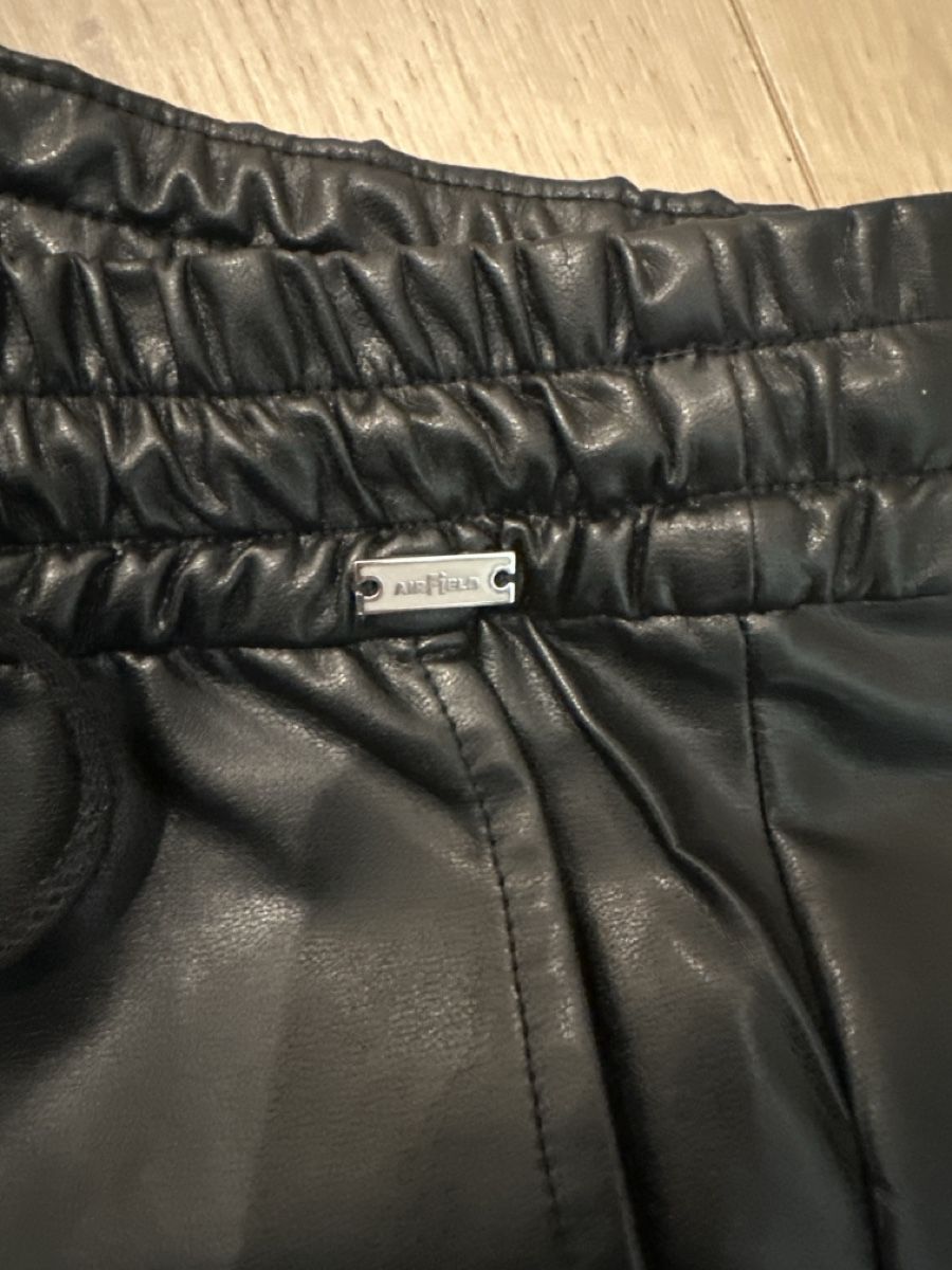 Airfield Pantaloni: Airfield Kunstlederhose Gr. 34 – Nuovo (secondo la descrizione) da Othmarsingen venduto da Darija7 1