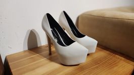 Chaussures à talons aiguilles blanches pointure 36, neuves