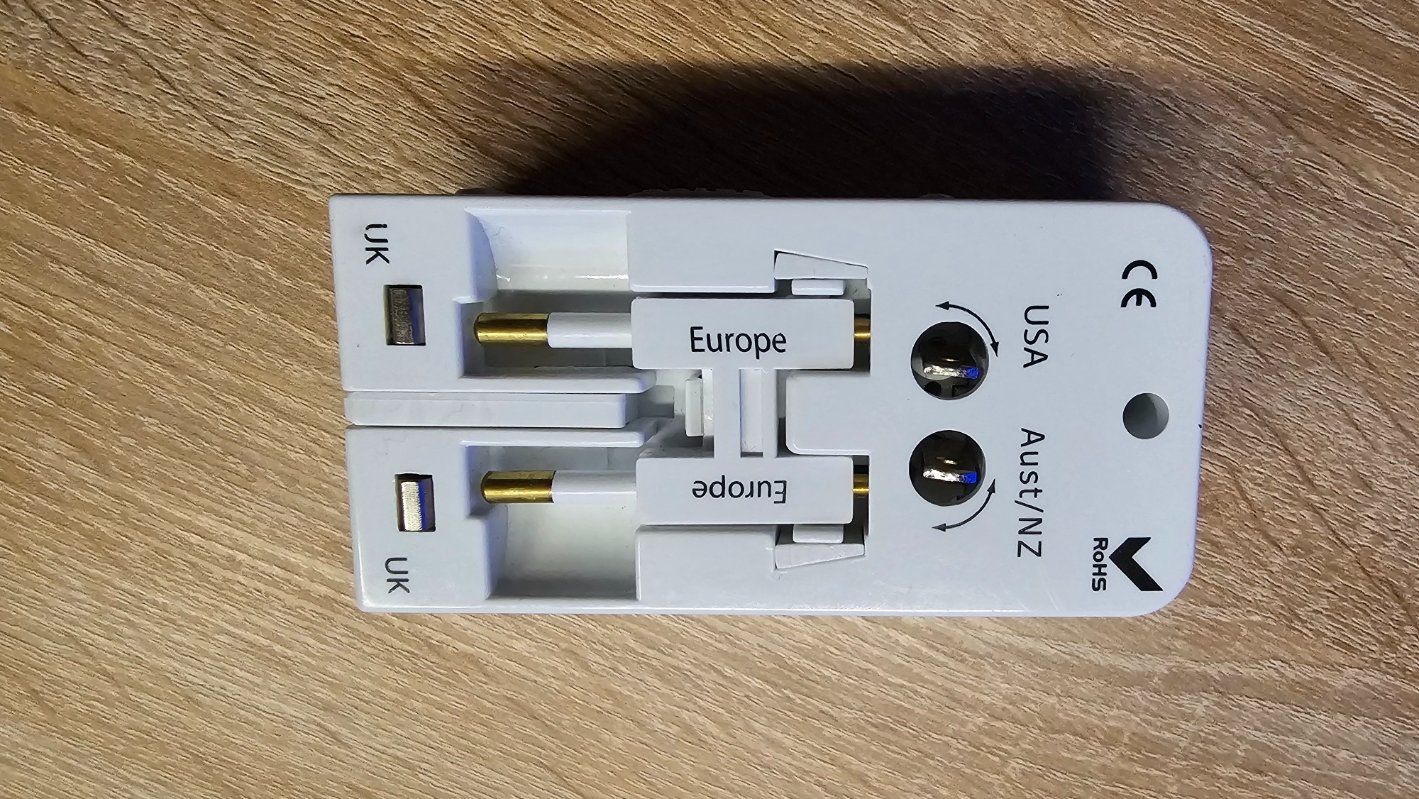 Unità & Adattatore: Reiseadapter Worldwide mit USB Anschluss – Usato da Adlikon b.Regensdf venduto da Cappo 4