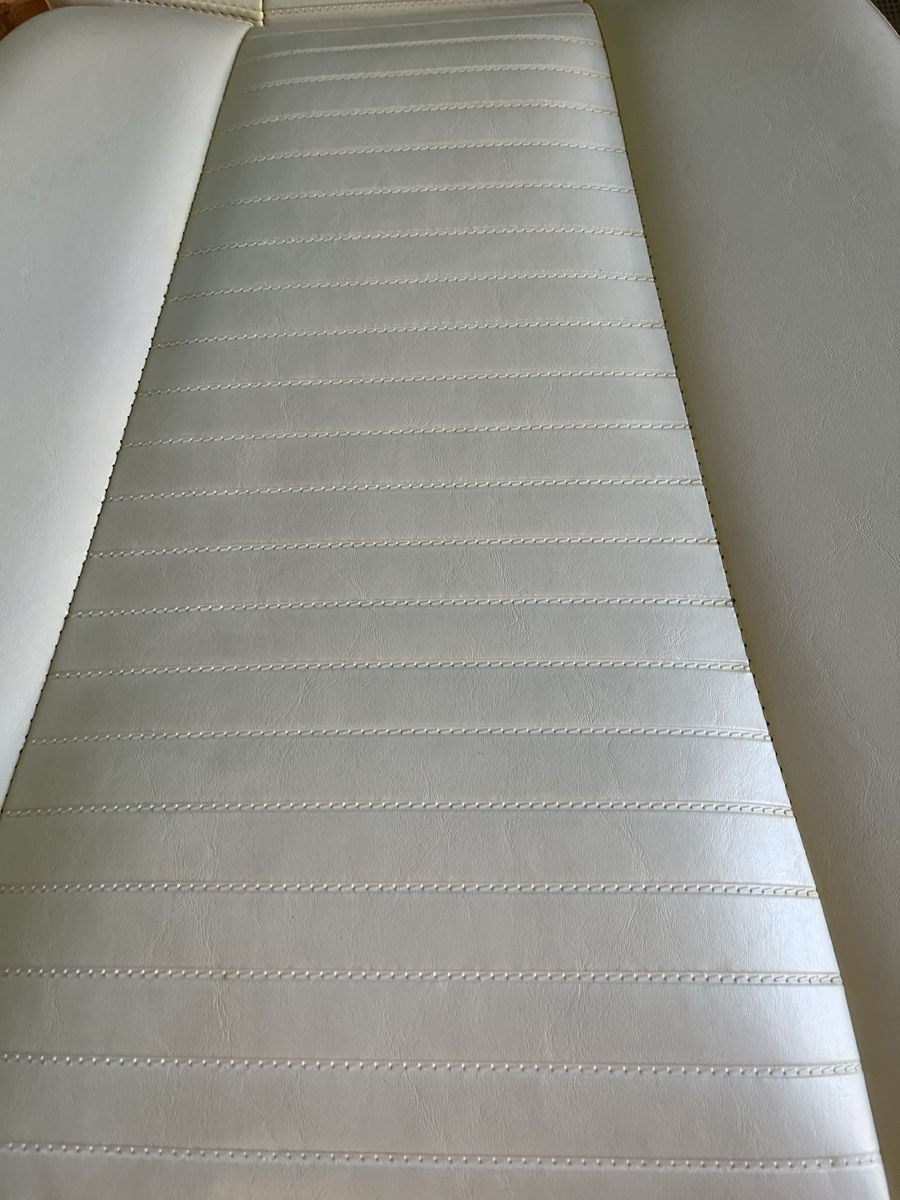 Lettini & sedie per cosmetici: Table de soins Silhouet-Tone – Usato da Chézard-St-Martin venduto da YuryAndrea 4