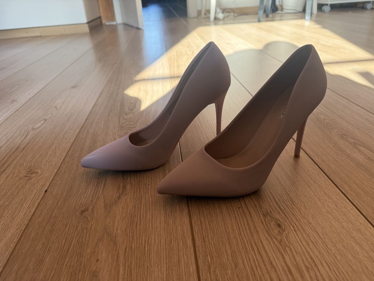 Scarpe da donna: Talons rose (39) – Usato da Grand-Lancy venduto da laura_oeg 1