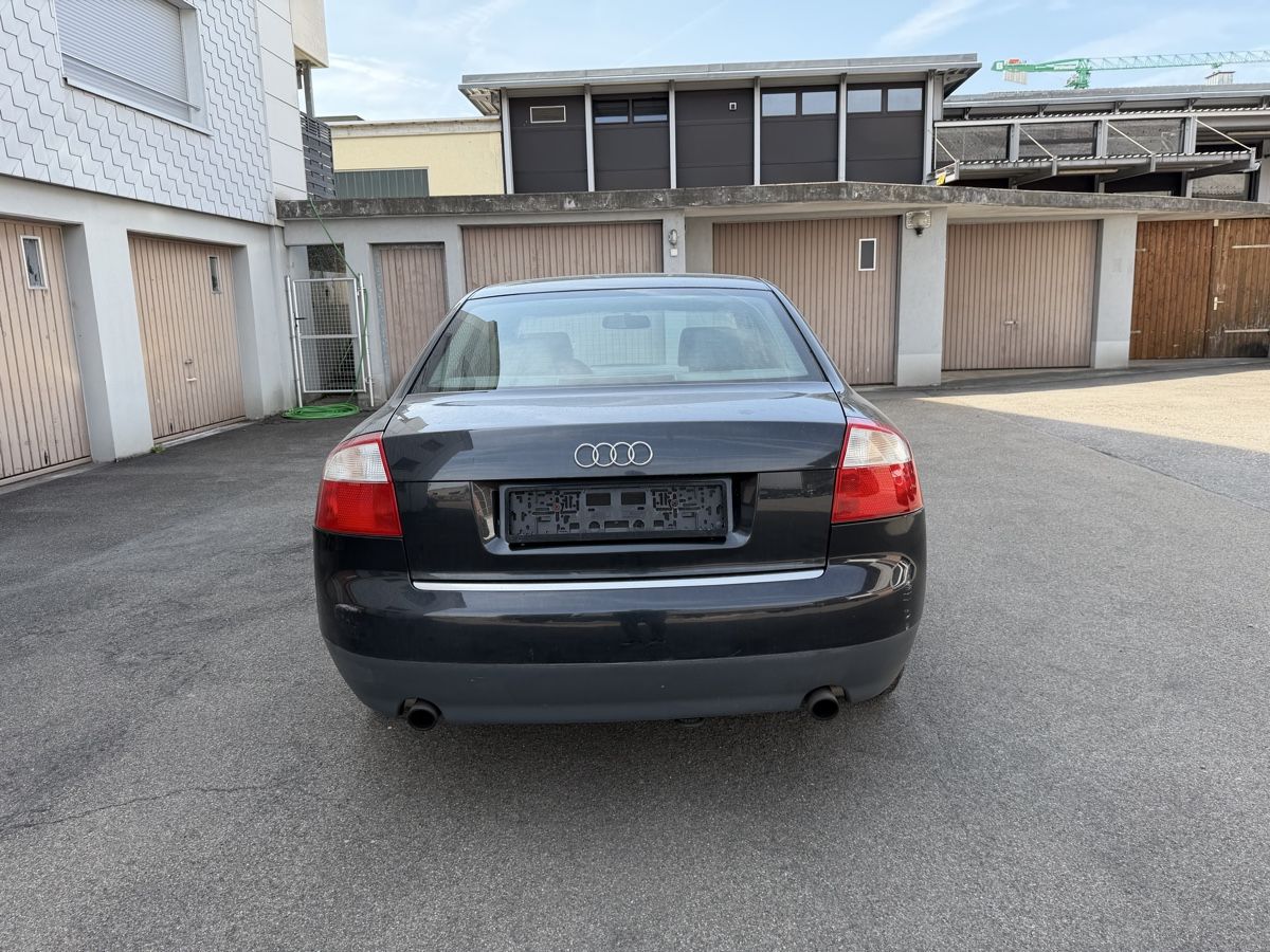 Audi Automobili: Audi A4 3.0 Benzin Automat Limousine schwarz Ab 1.- – Usato da Oberbüren venduto da slaki.ra 5