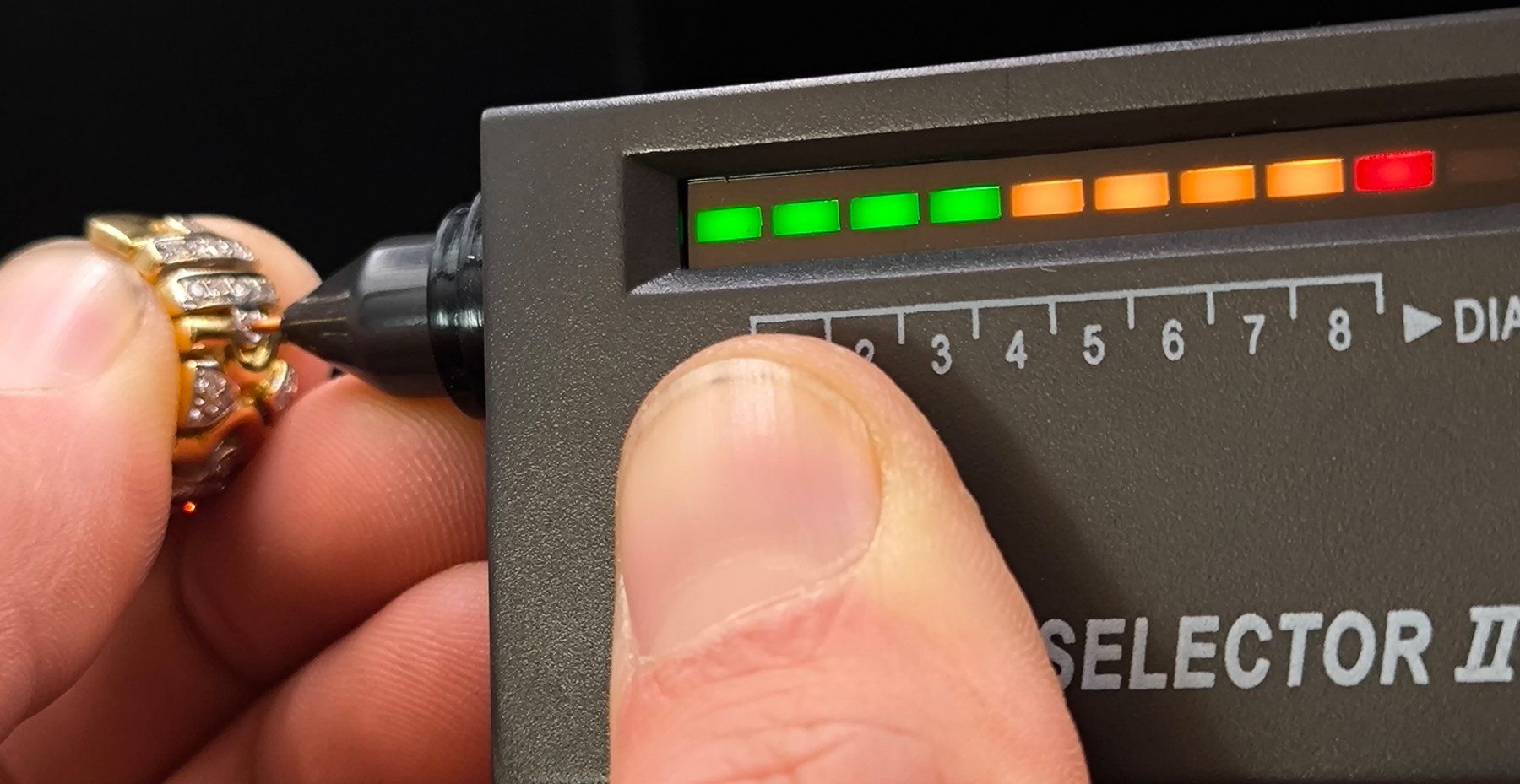 Ohrringe & -stecker: Ohrringe mit Diamanten – Gebraucht aus Rorschacherberg von snOOpydOg11 1