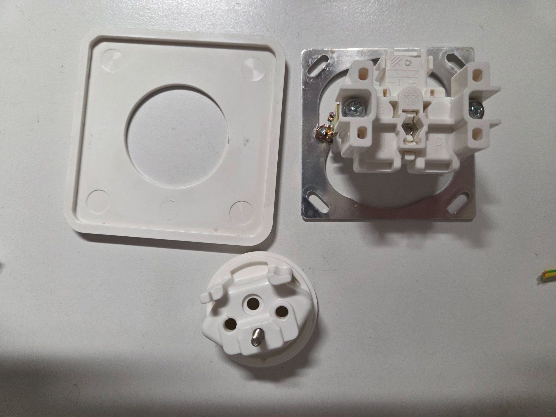 Feller Stecker: UP FELLER Steckdose T13 Typ13 – Gebraucht aus Zürich von eymen20 4