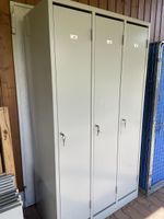 Lot de deux garde-robe 