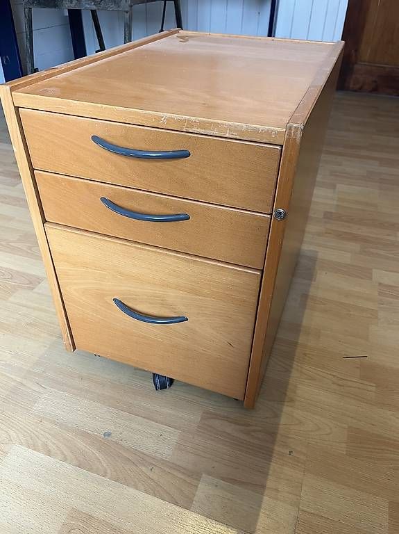 Armadi: Meuble IKEA GALANT – Usato da Evionnaz venduto da viv_6fwl