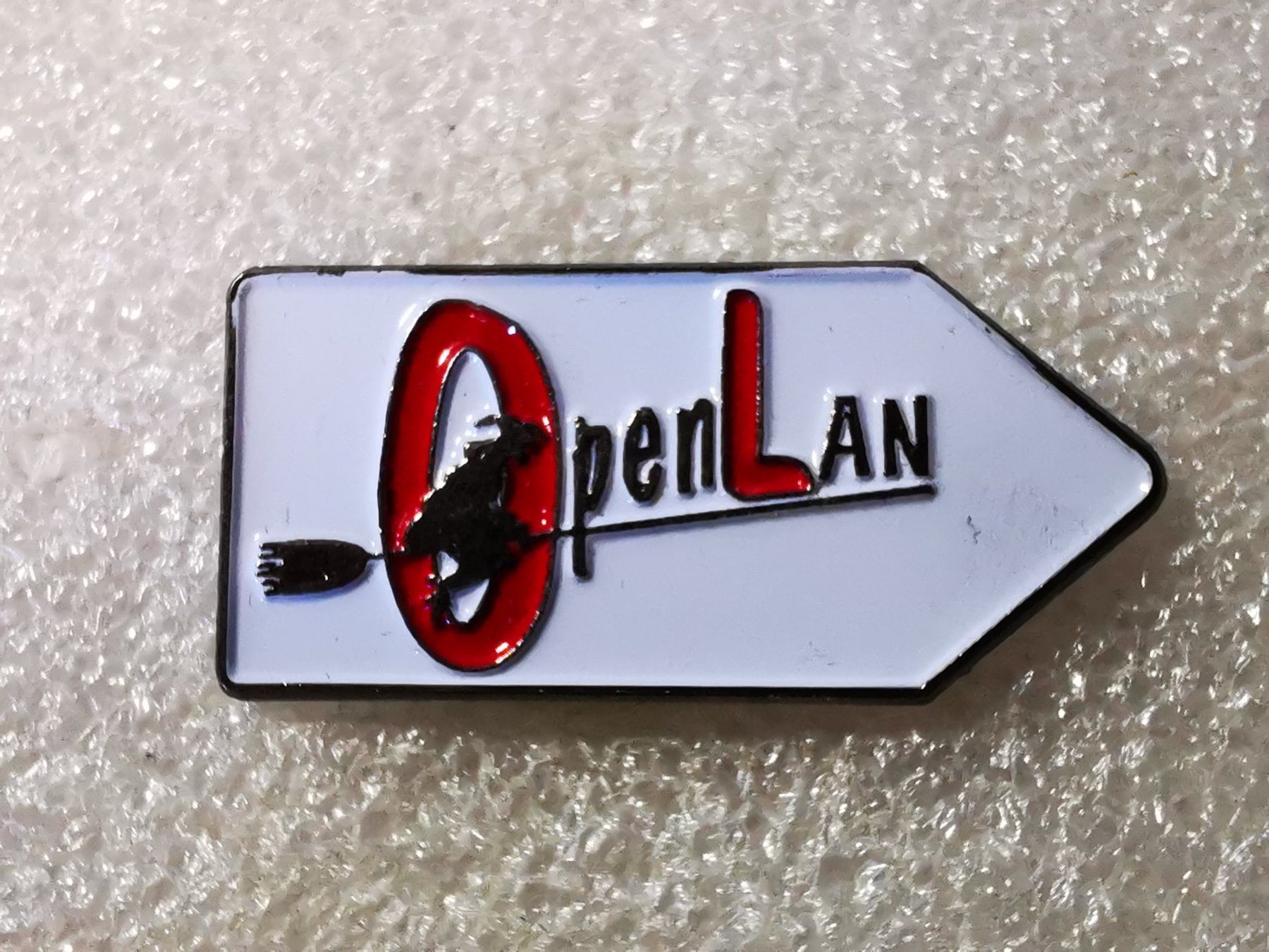 Plaketten & Abzeichen: Ansteckpin 26: OpenLan – Gebraucht aus Oppligen von Pin-Fall-Shop