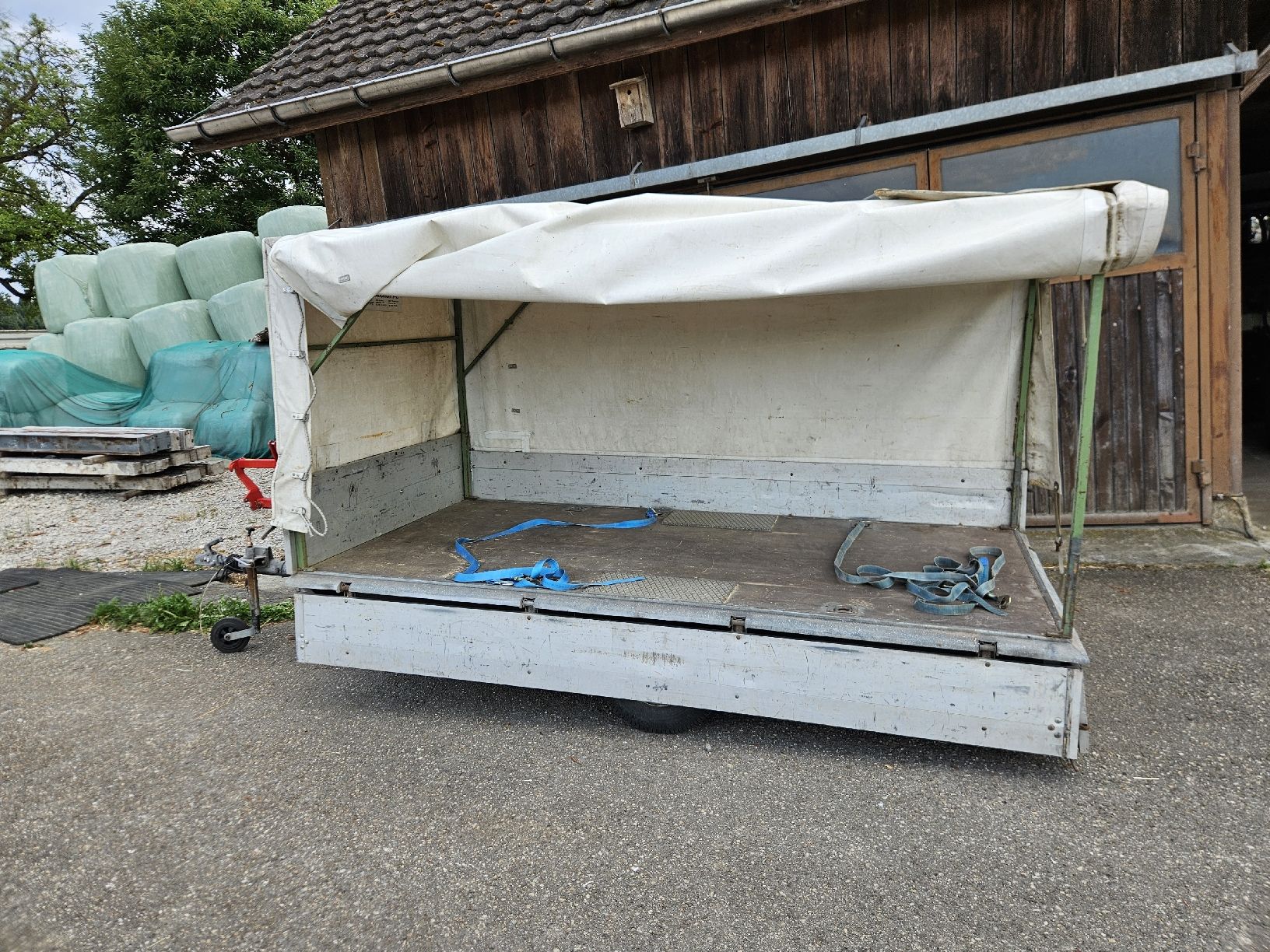 Barthau Remorques: Anhänger Barthau mit Verdeck 3x1,5m – Défectueux à Buttisholz par EAGB 2