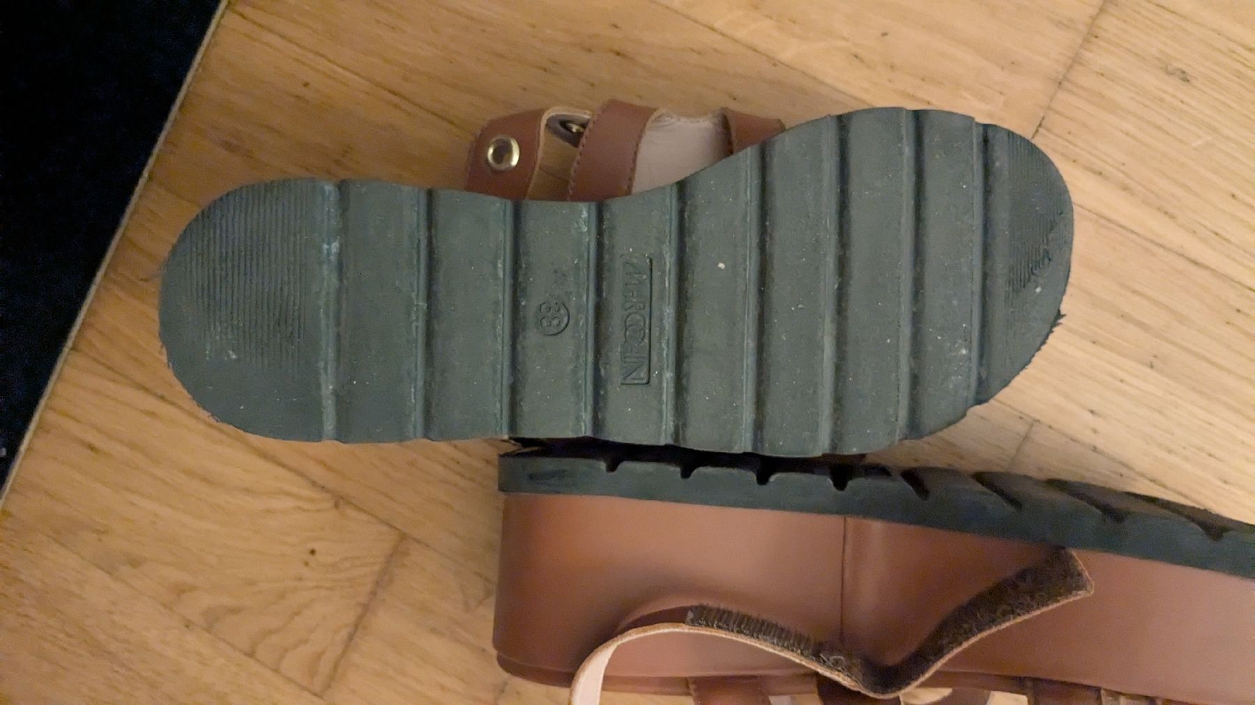 Marc Cain Damenschuhe: Marc Cain Platform Sandals 38, like new – Gebraucht aus Morges von aya_65lb 2