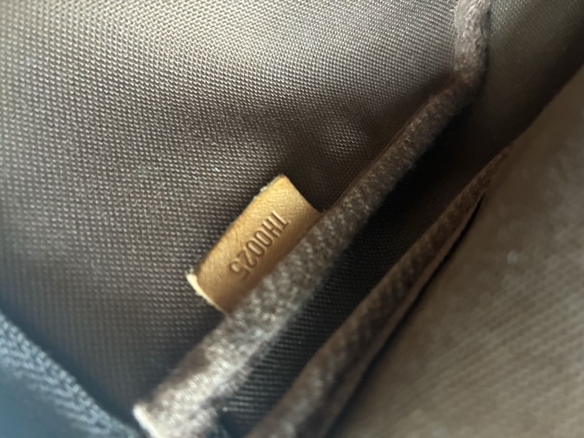 Louis Vuitton Borse da donna: Louis Vuitton Pochette Accessoires Cherry Monogram Murakami  – Usato da Basel venduto da ars_r7xd 9
