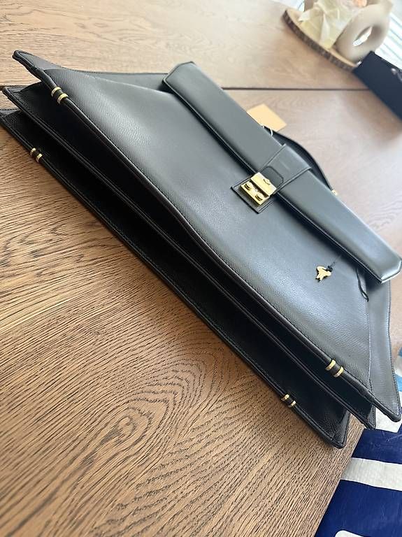 Koffer & Taschen: Porte documents en cuire vintage – Gebraucht aus Lausanne von you_2y7g 1
