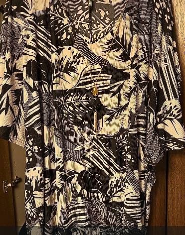 T-shirt: Damen-Shirt mit Kette – Usato da Strengelbach venduto da Luftschutzsoldat