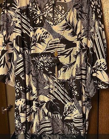 Damen-Shirt mit Kette