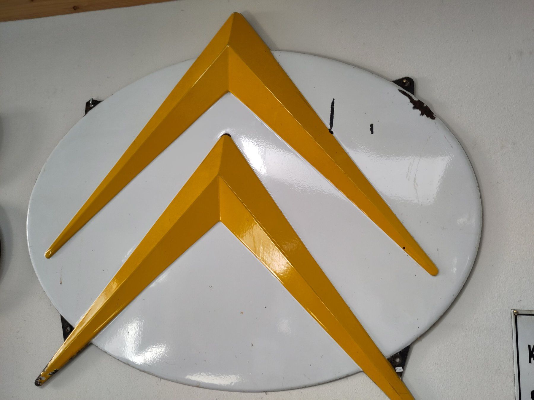 Citroën Insegne: altes Citroen Logo Blechschild – Usato da Kriens venduto da treefrog77