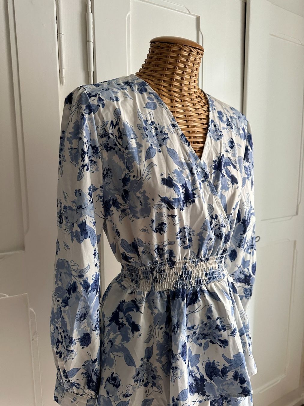Shein Vestiti: SHEIN - Kleid weiss-hellblau geblümt S – Usato da Zürich venduto da Diazaio 1