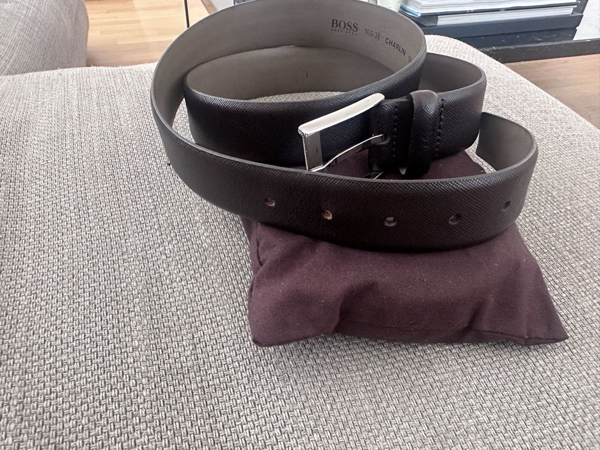 Hugo Boss Cinture: BOSS Ledergürtel dunkelbraun Gr. 100cm – Usato da Wollerau venduto da Finkenwurf 1