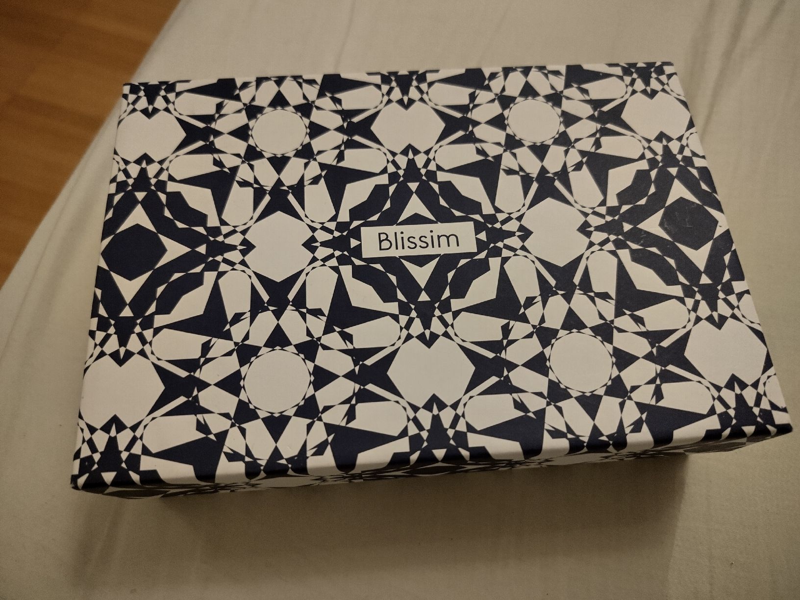 Make-up: schöne box mit Make-up sachen – Neu (gemäss Beschreibung) aus Kloten von Kloten76