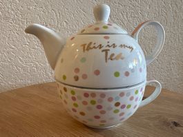 Teekanne mit Tasse