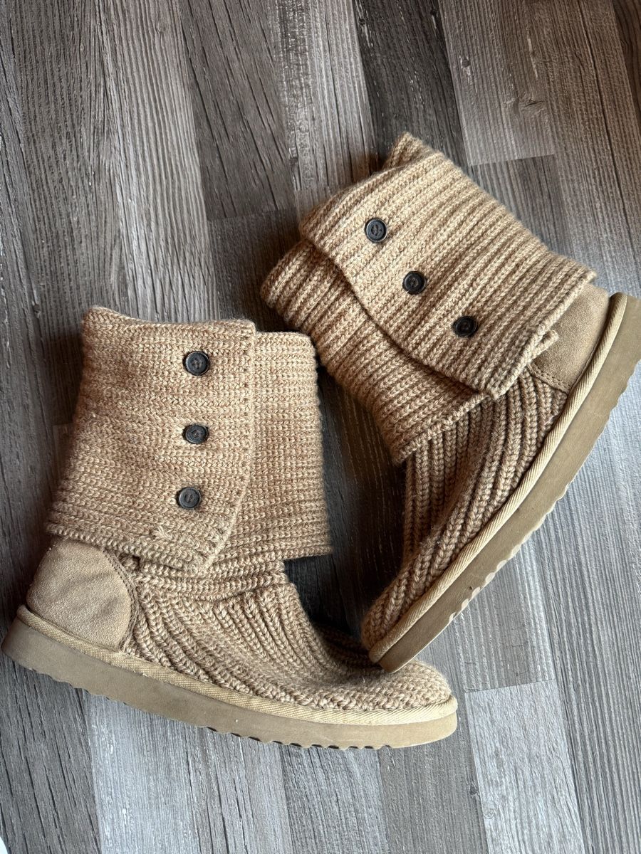 Ugg Scarpe da donna: Bottes UGG en tricot beige, taille 40 – Usato da Monthey venduto da Joseph-29 2