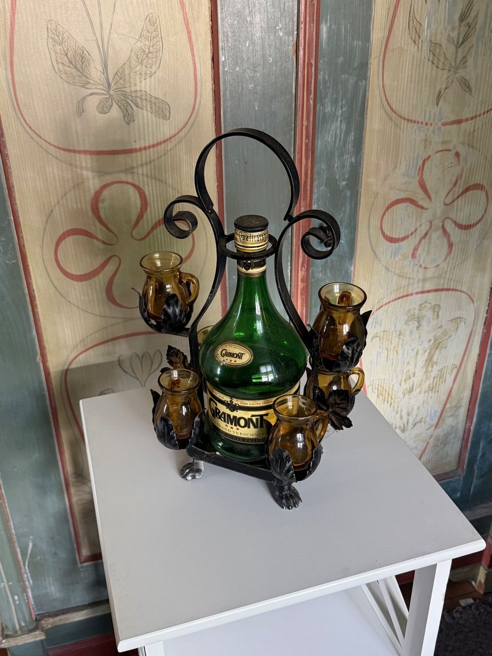 Portabottiglie: Schmiedeeisen-Flaschenhalter mit 6 Gläschen – Usato da Siebnen venduto da rocardo