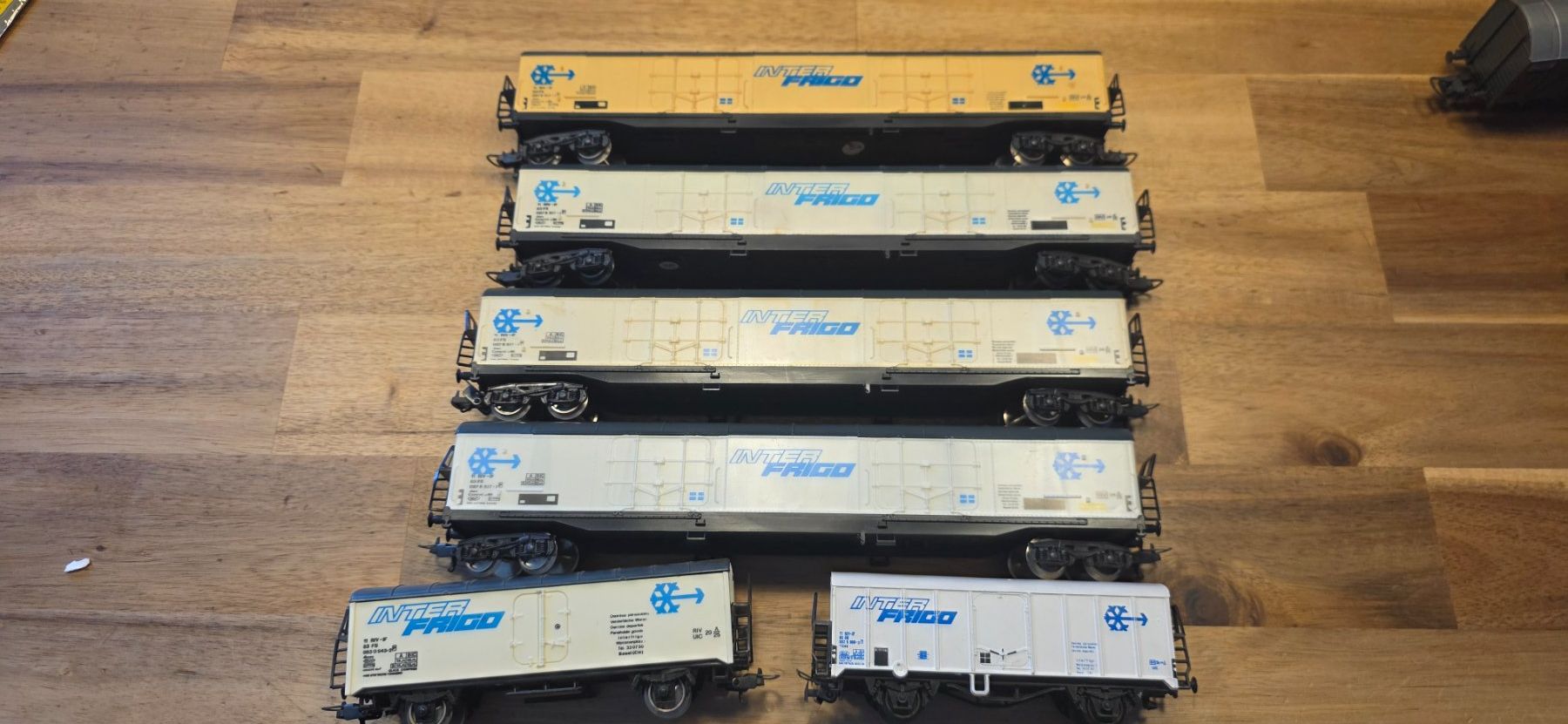 Lima Modellini di ferrovie: Modellbahn Waggons Interfrigo Set 6 Stk. gebraucht – Usato da Hochfelden venduto da Danizh0