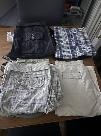 8 Paar kurze Jeanshosen