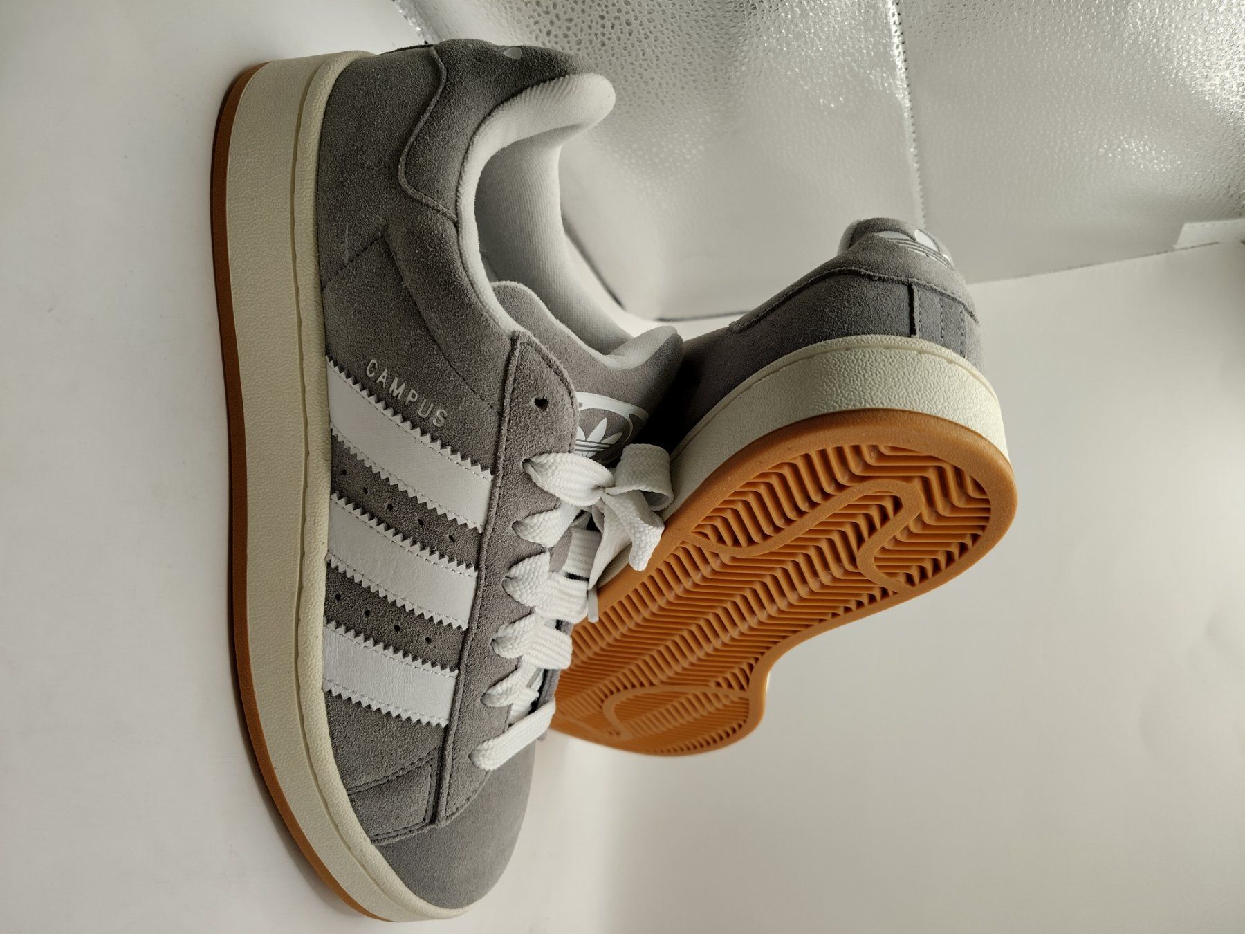 Adidas Scarpe da uomo: Adidas - Campus 00s - Grey Three/Cloud White  Gr. 40.5 – Nuovo e nell'imballaggio originale da Dällikon venduto da Retouren_Resale