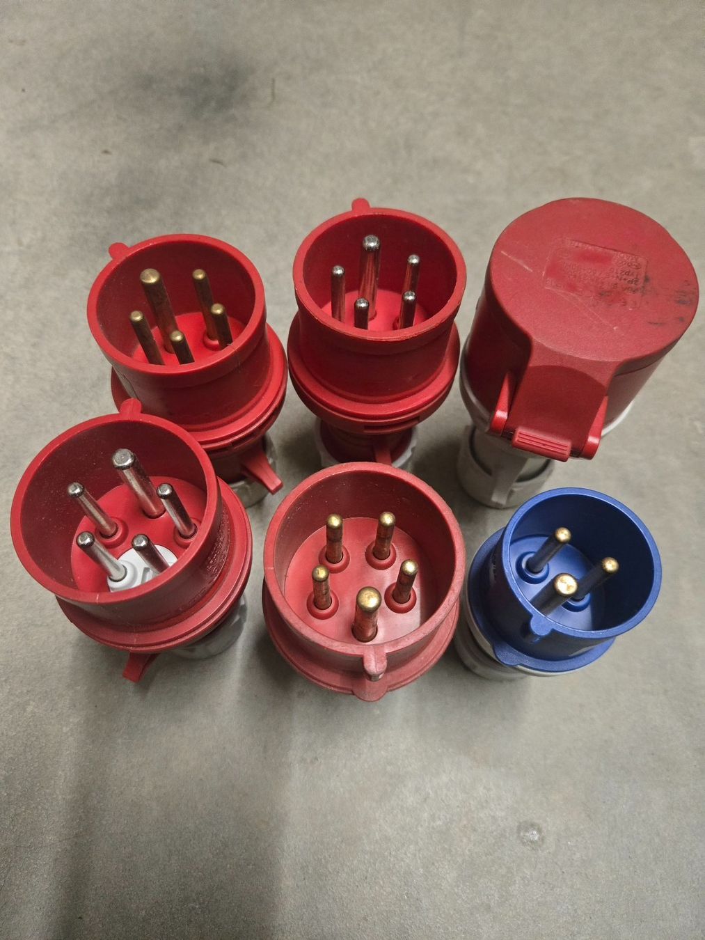 Spine: Konvolut CEE Stecker 16A + Kupplung 16A – Nuovo (secondo la descrizione) da Riedt b. Erlen venduto da 63ak 1