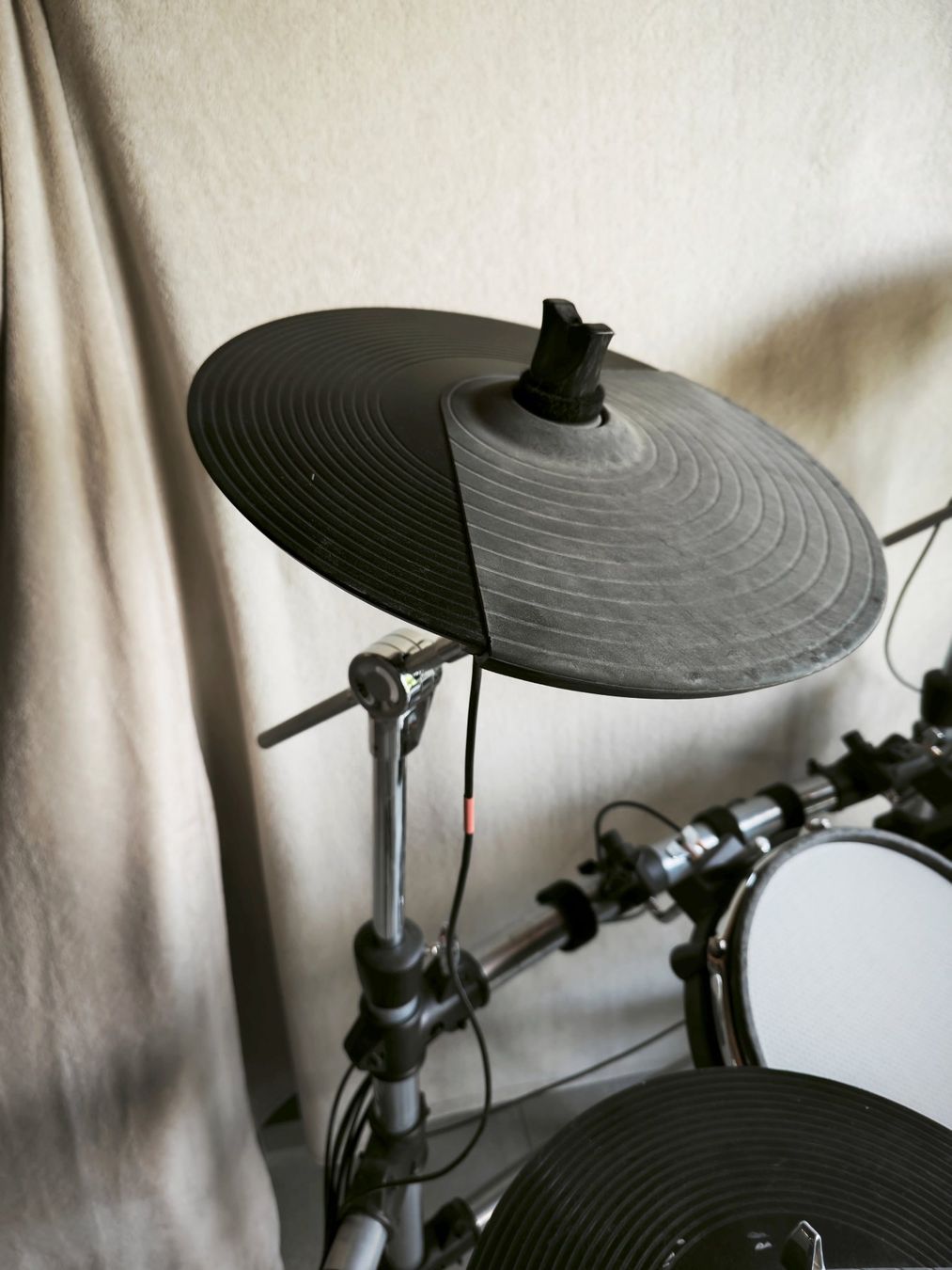 Strumenti musicali: Schlagzeug E-Drum FAME mit Zubehör – Usato da Winterthur venduto da Amboss538 3