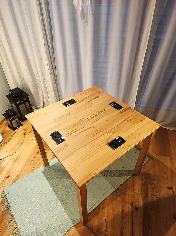 Tavoli: Tisch mit integrierter Spieluhr – Usato da Bennau venduto da lbe_55rw