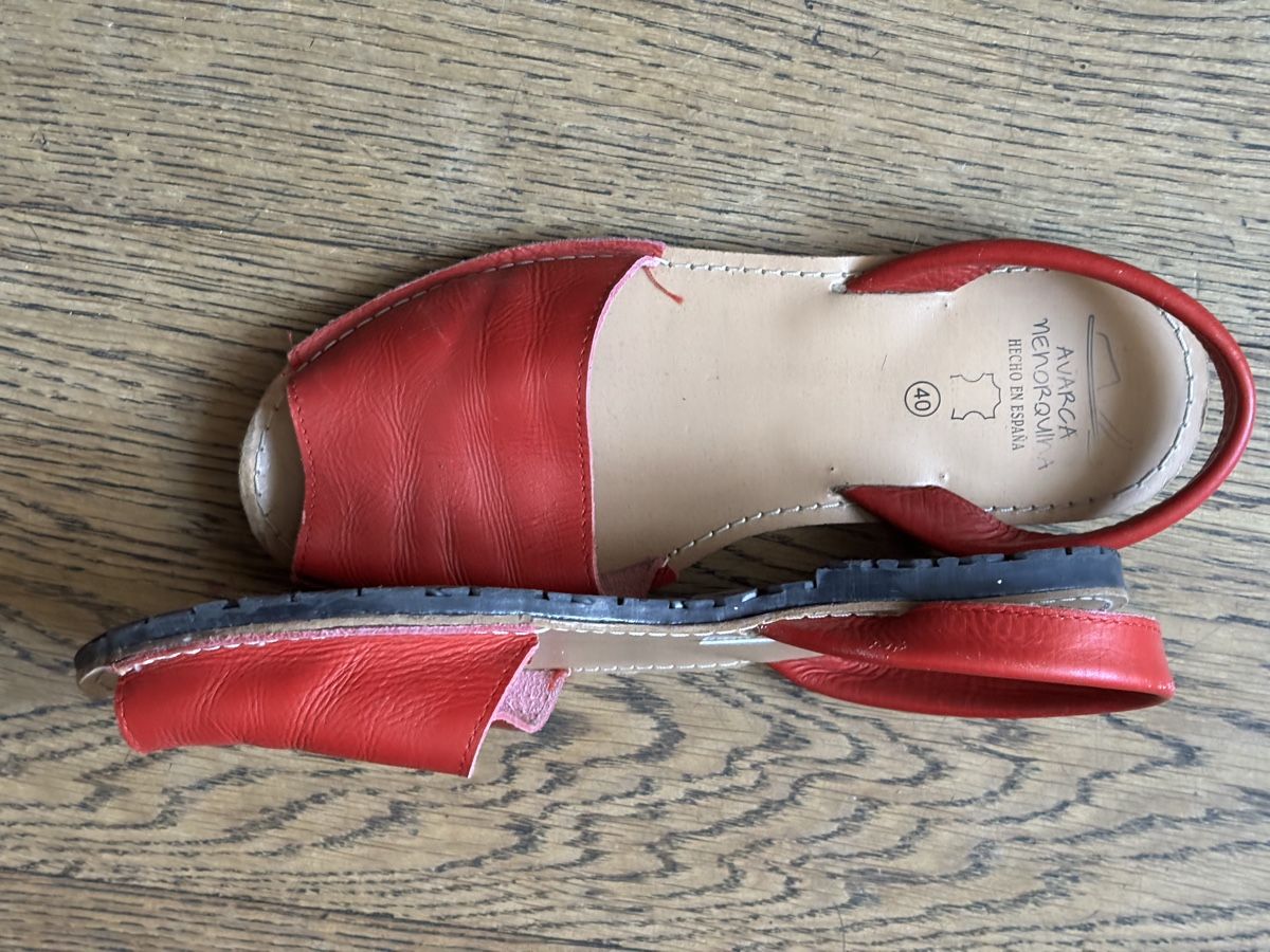Scarpe da donna: Menorquina Sandale, Leder, rot, Gr. 40.5 – Usato da Ligerz venduto da Greba123 1