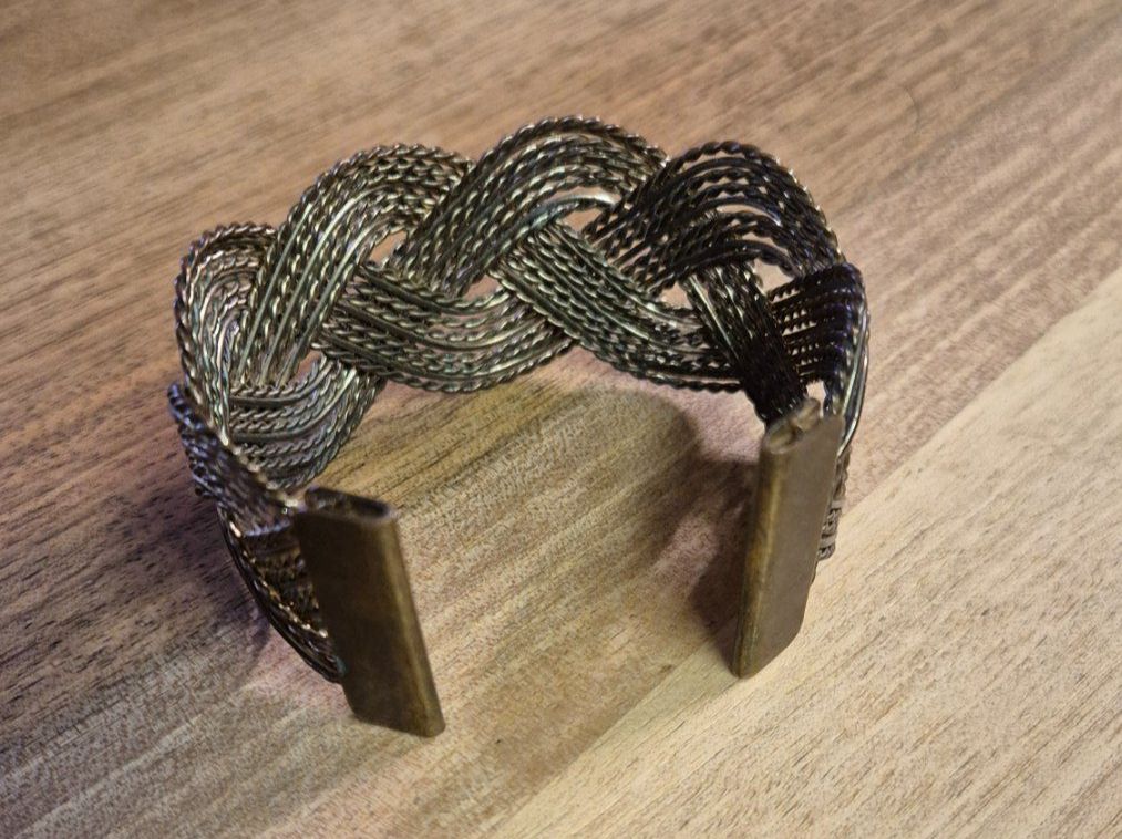 Armbänder & -reifen: Damen Armreif Flecht Design Vintage Look – Gebraucht aus Lumbrein von gianandris 1